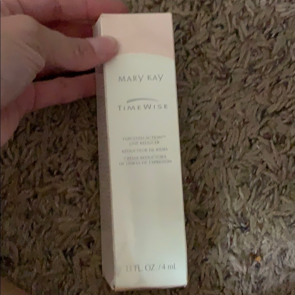 Mary Kay Targeted Action Line Reducer - Picture 2 of 4
